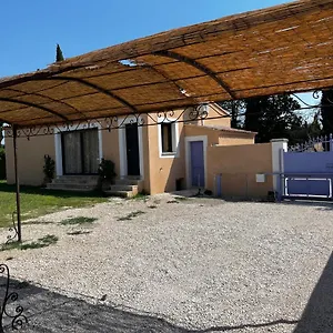Magnifique Maisonnette Dépendance Avec Piscine Hébergement de vacances Châteaurenard